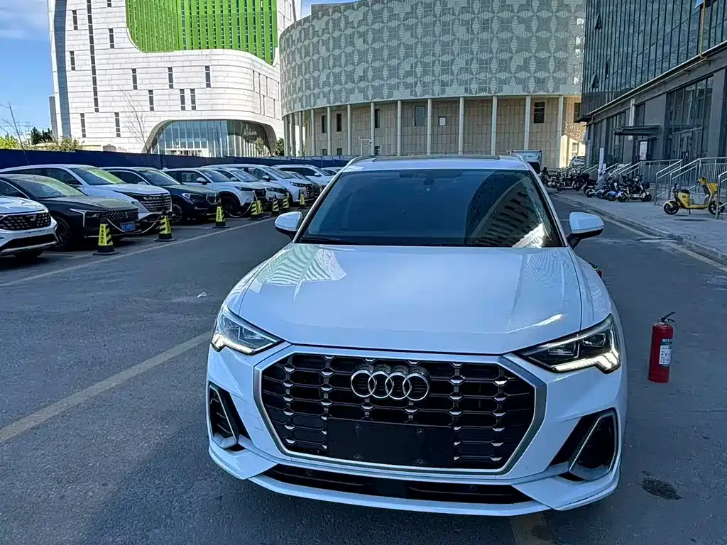 Audi Q3 — фото 1