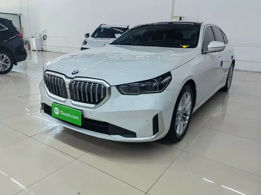BMW 5 Series — фото 1