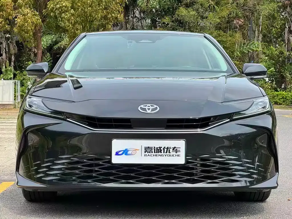Toyota Camry — фото 5
