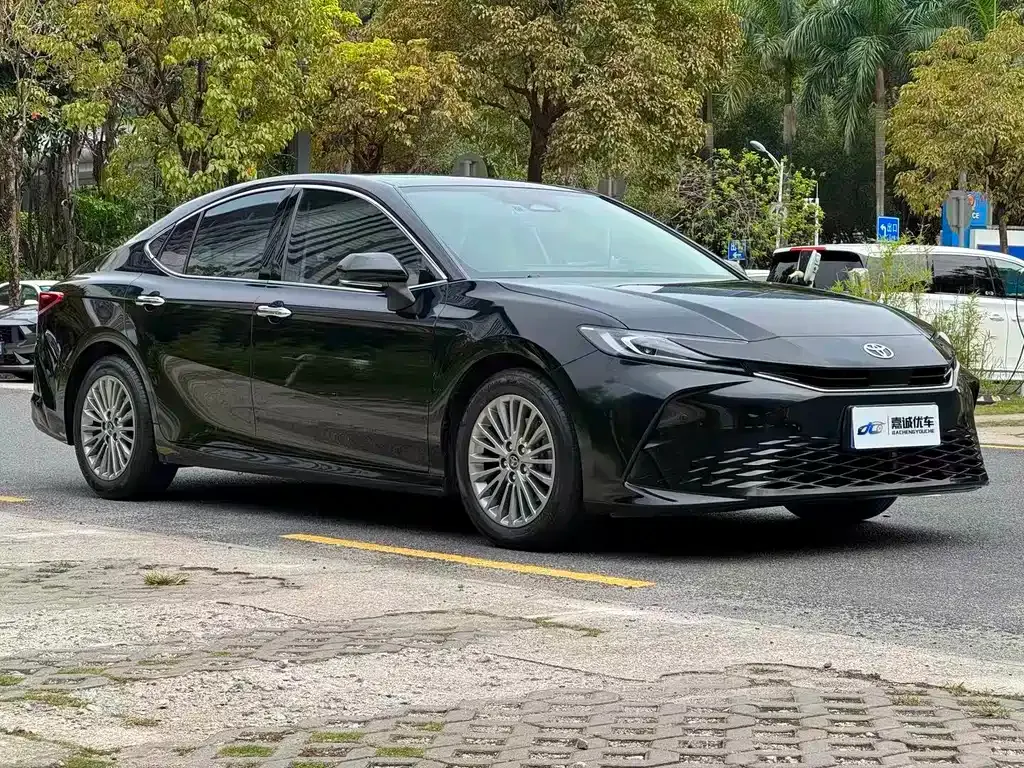 Toyota Camry — фото 9