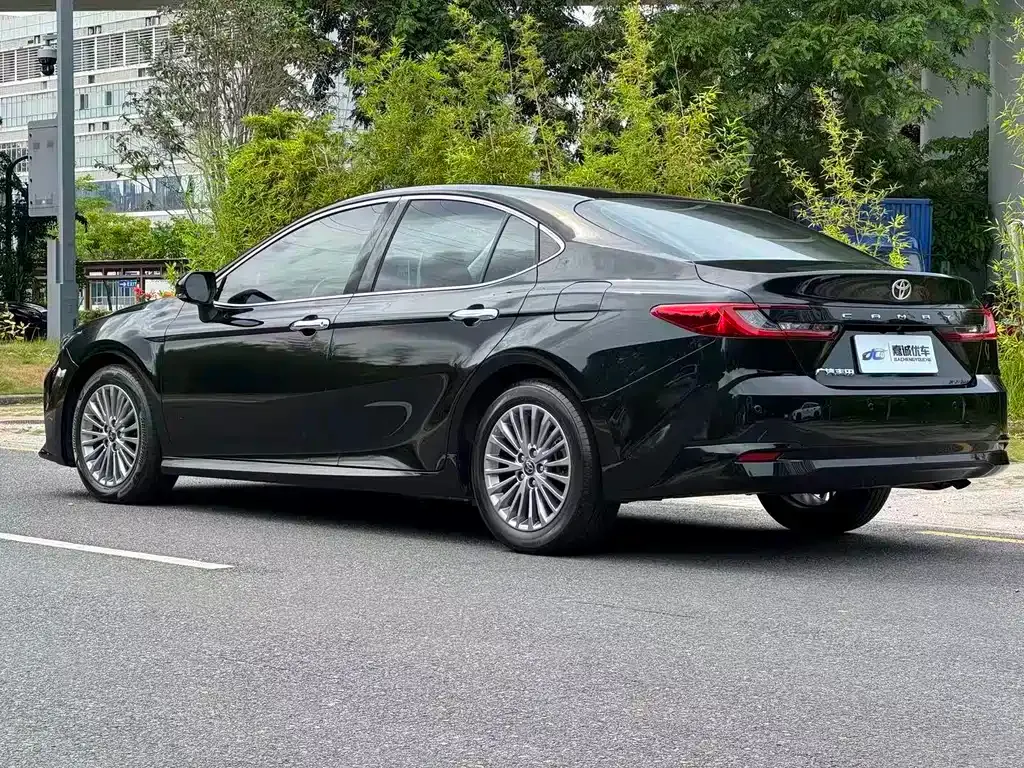 Toyota Camry — фото 10