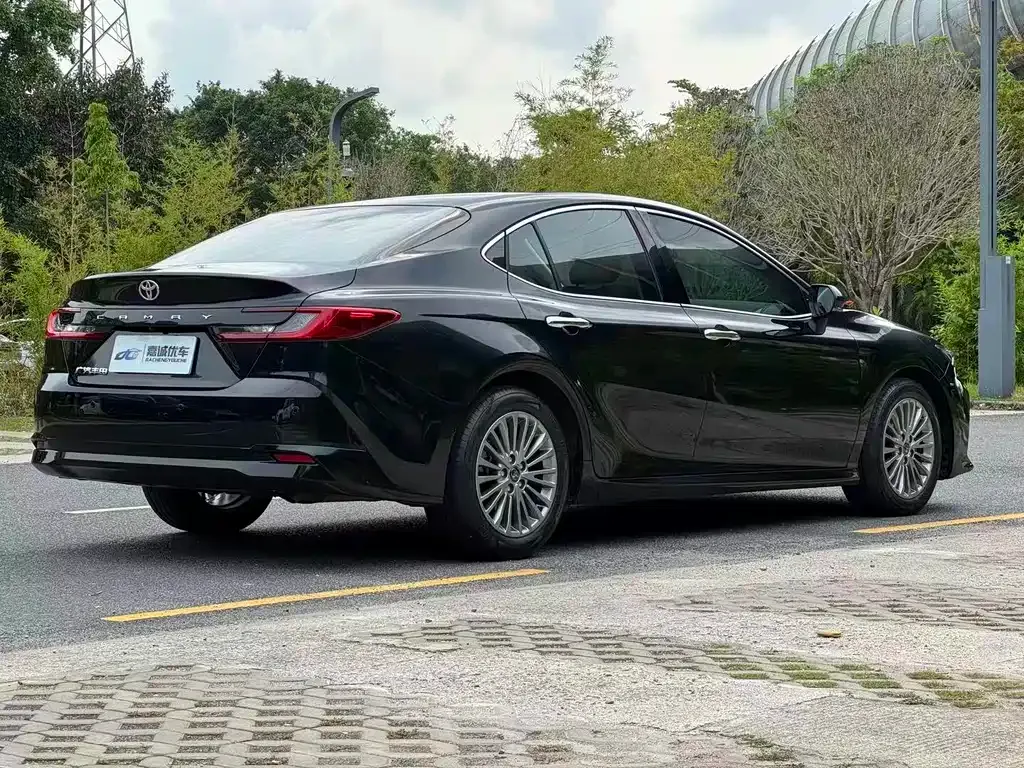 Toyota Camry — фото 7