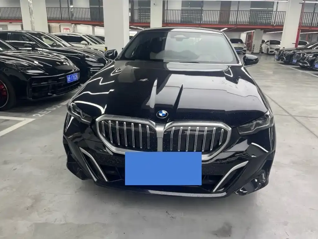 BMW 5 Series — фото 1