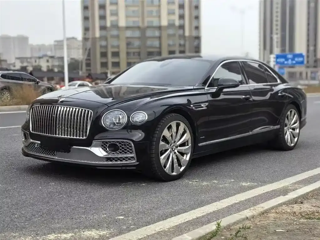 Bentley Flying Spur — фото 1