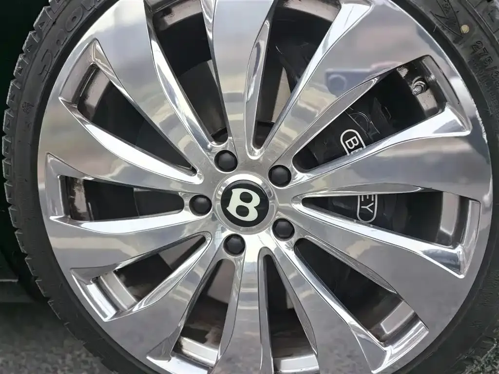 Bentley Flying Spur — фото 9