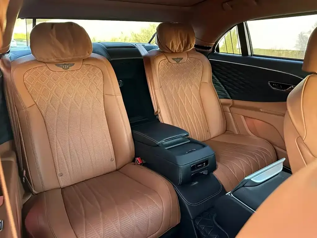 Bentley Flying Spur — фото 6