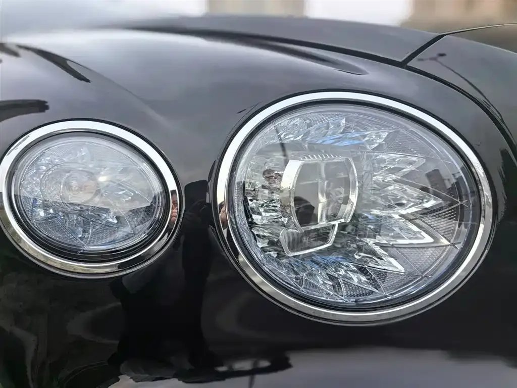 Bentley Flying Spur — фото 2