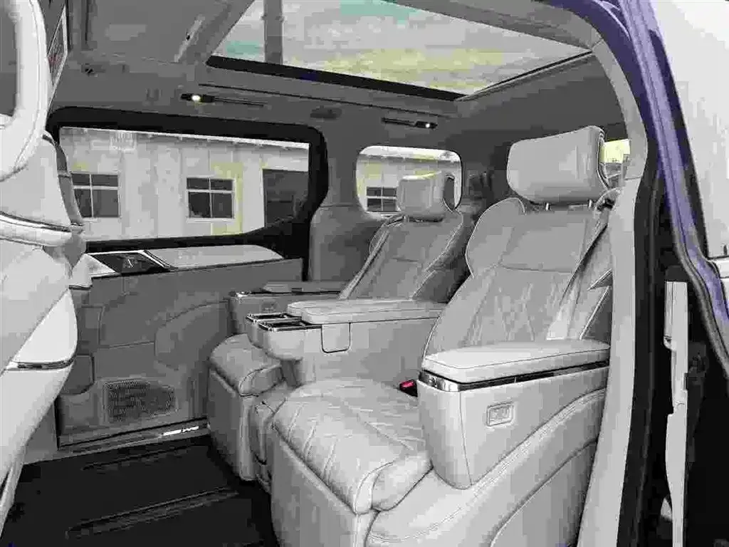 Volvo EM90 — фото 4