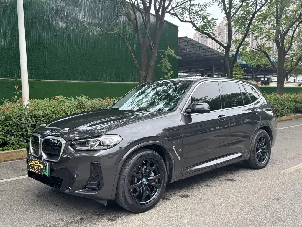BMW iX3 — фото 1