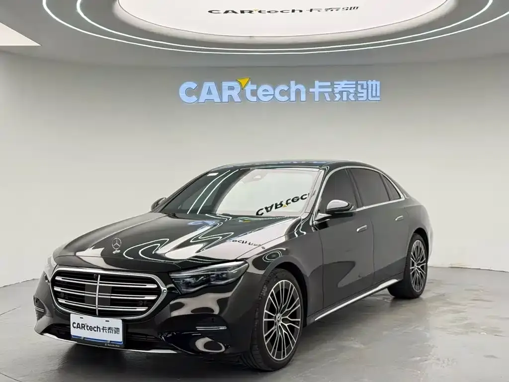 Mercedes-Benz E-Class — фото 1