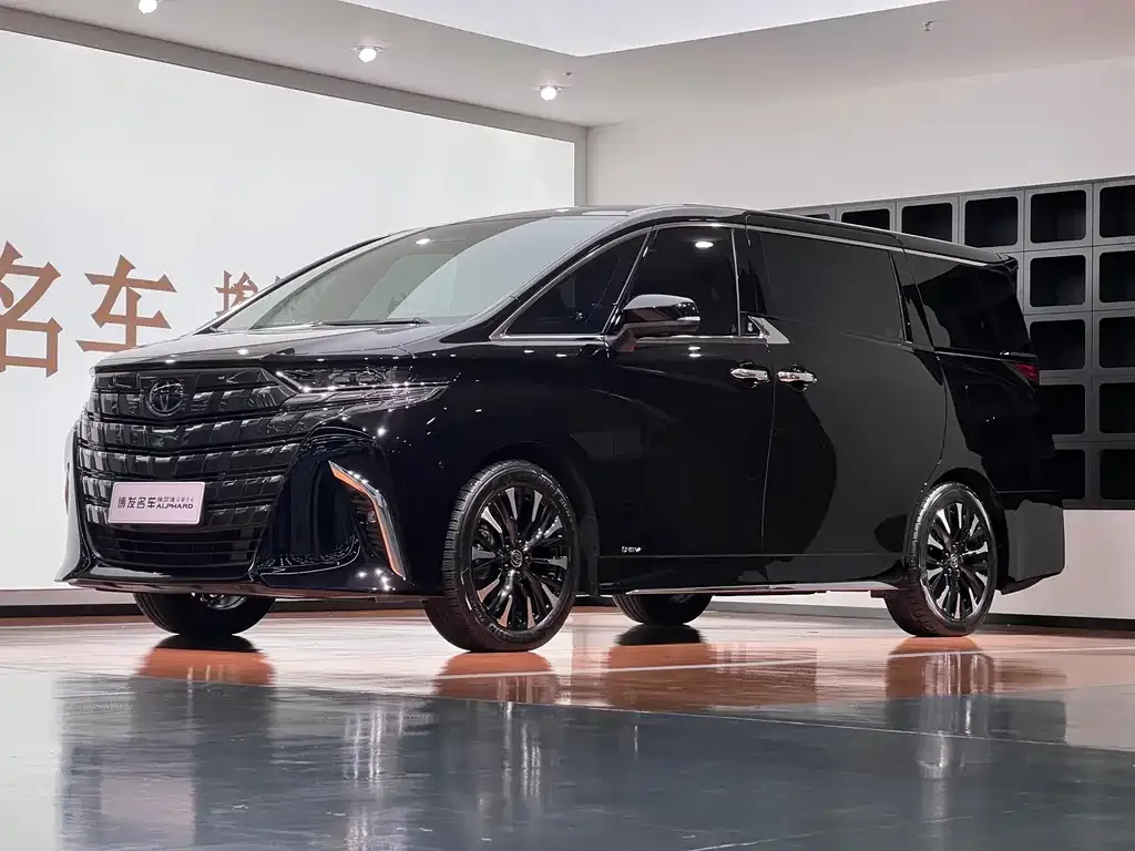 Toyota Alphard — фото 1