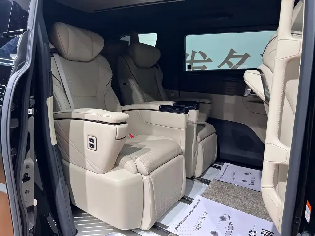 Toyota Alphard — фото 4