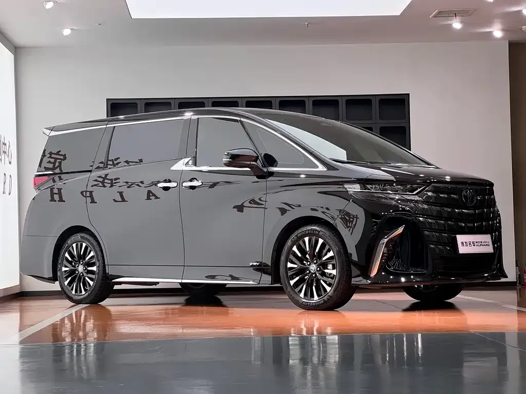 Toyota Alphard — фото 2