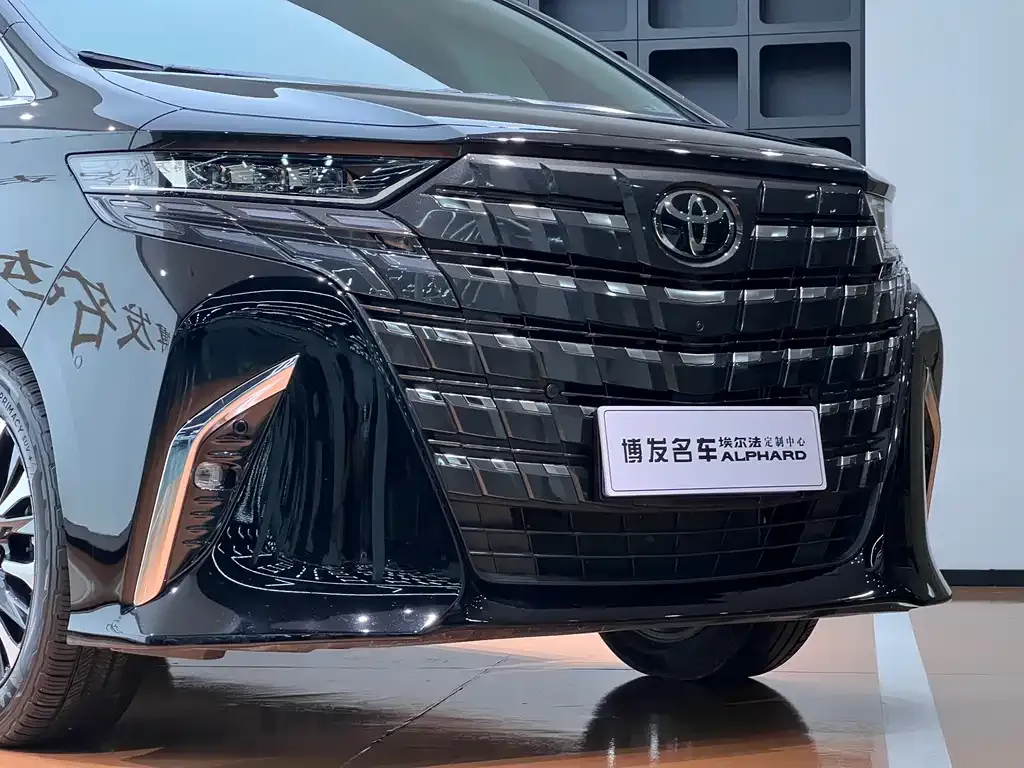 Toyota Alphard — фото 8