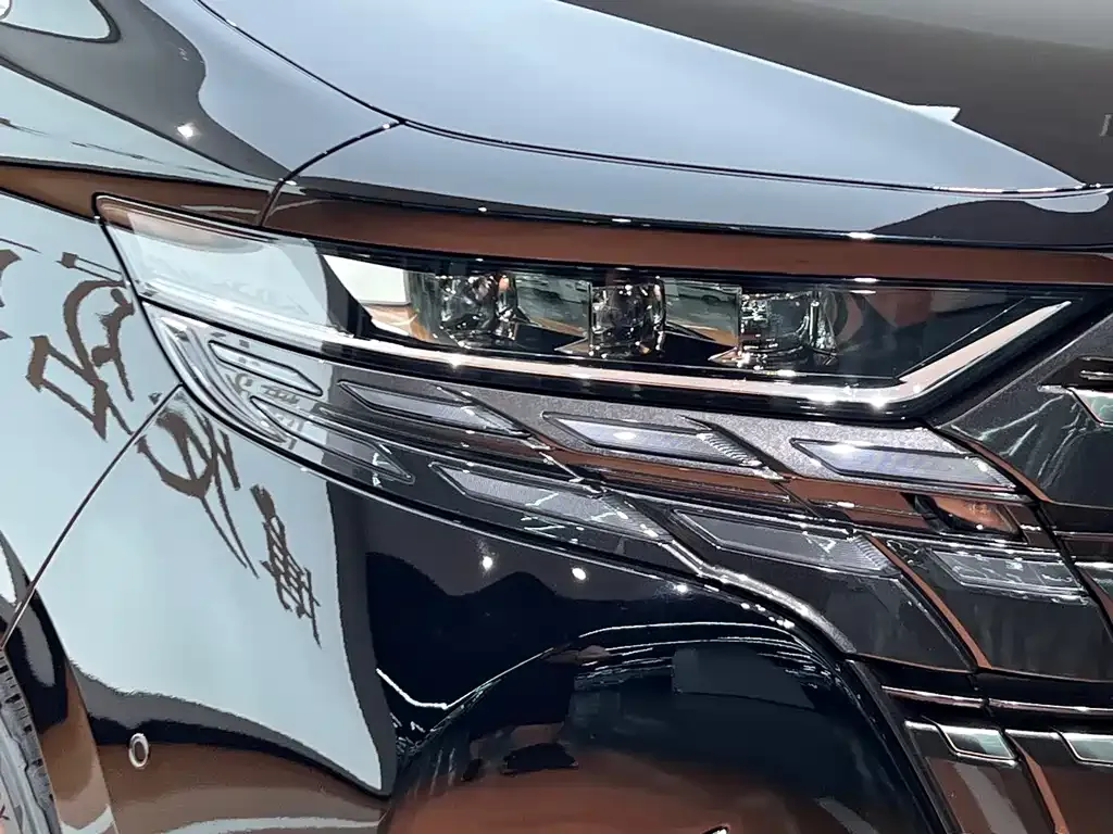 Toyota Alphard — фото 6