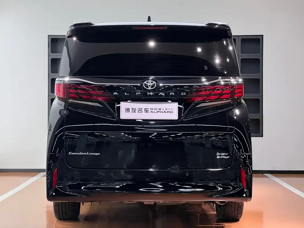 Toyota Alphard — фото 10