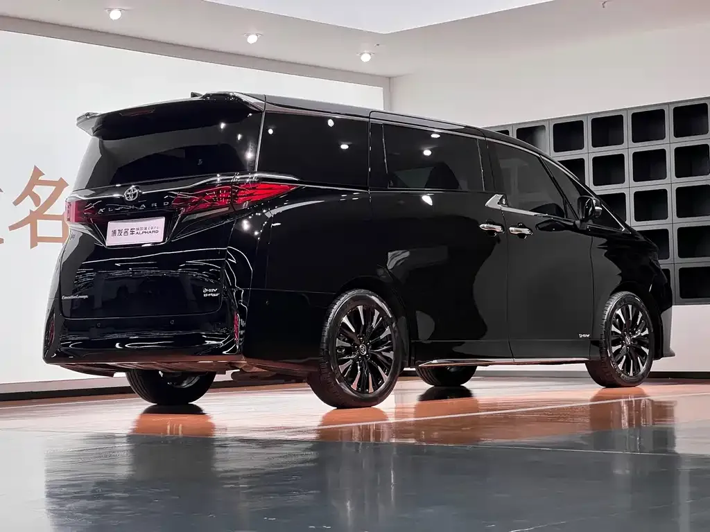 Toyota Alphard — фото 5
