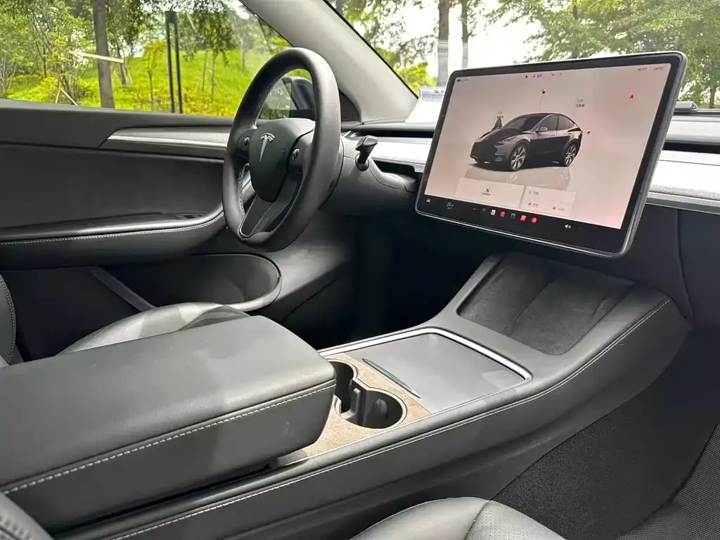 Tesla Model Y — фото 2