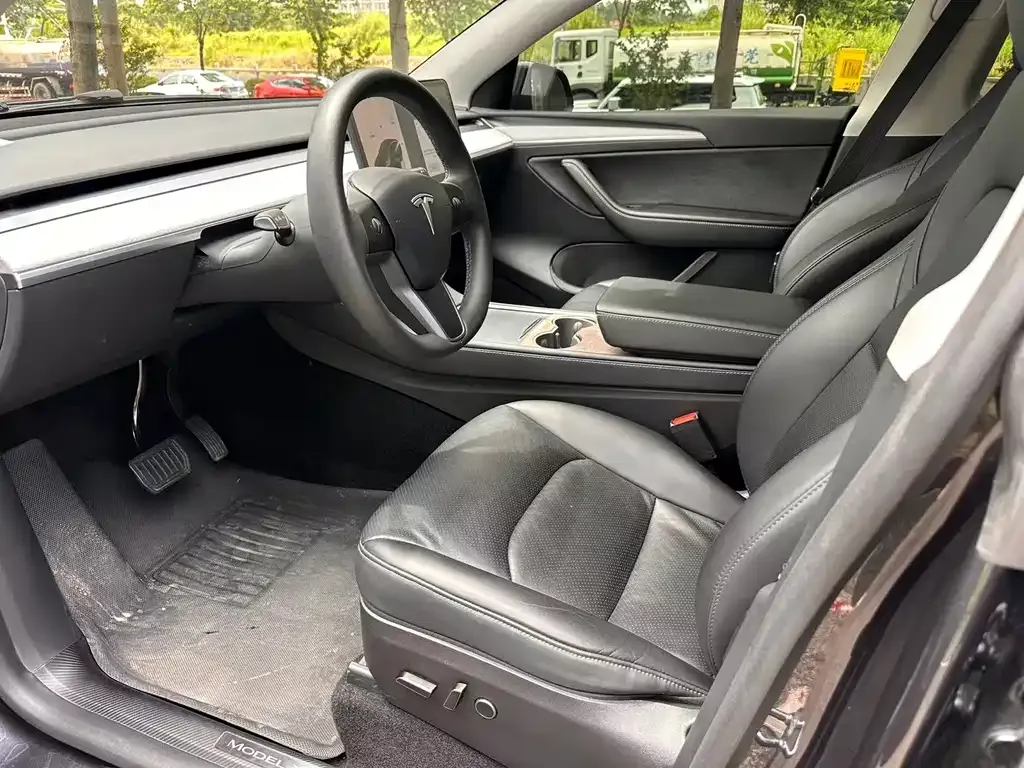 Tesla Model Y — фото 4