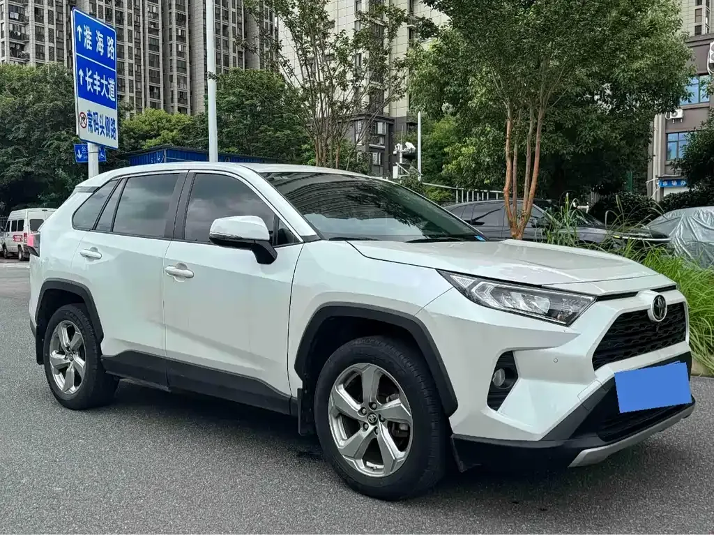 Toyota RAV4 — фото 6