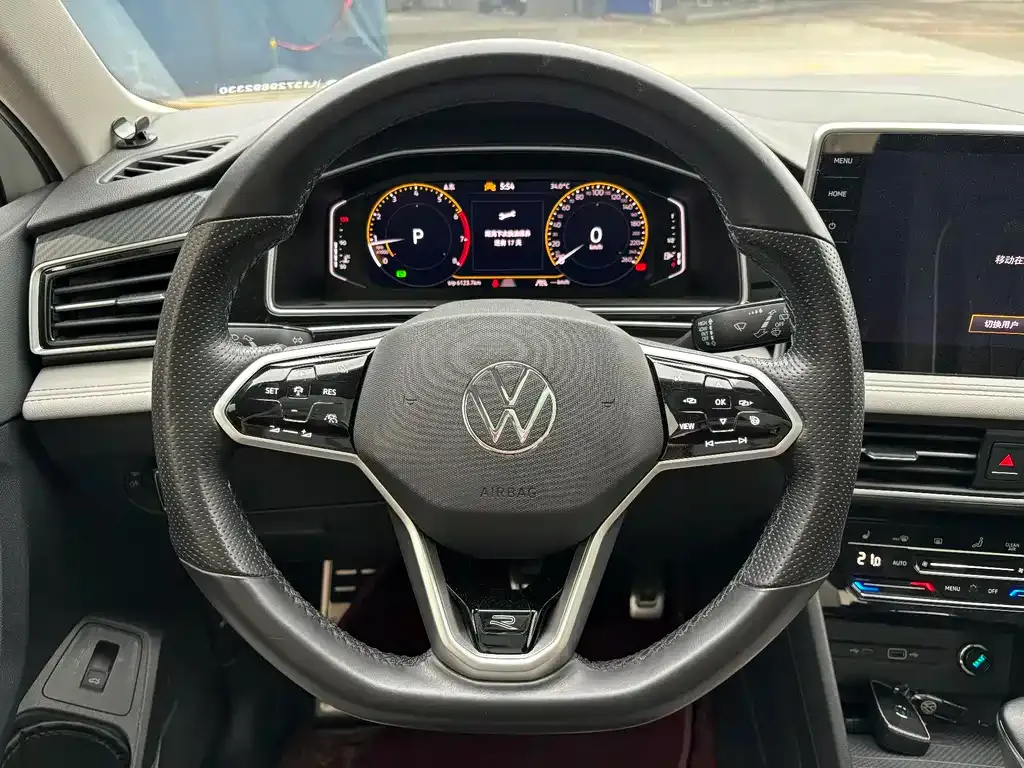 Volkswagen Tiguan L — фото 10