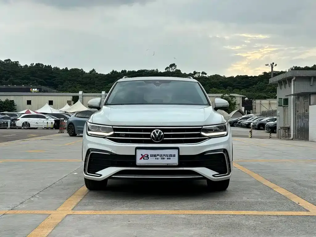 Volkswagen Tiguan L — фото 4