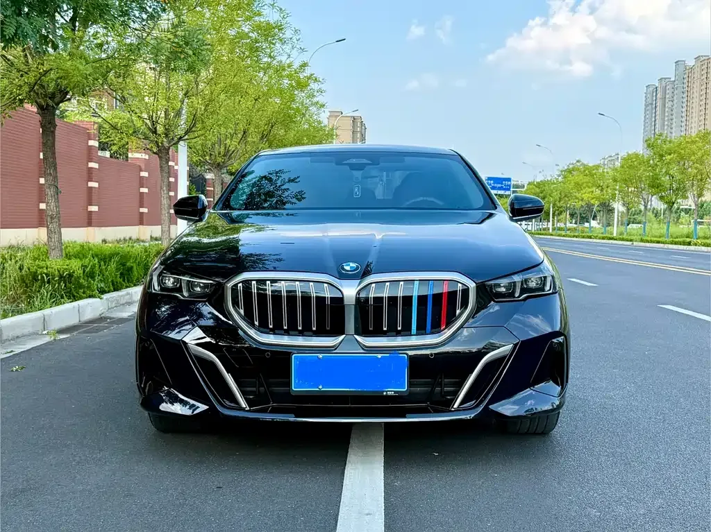 BMW 5 Series — фото 5