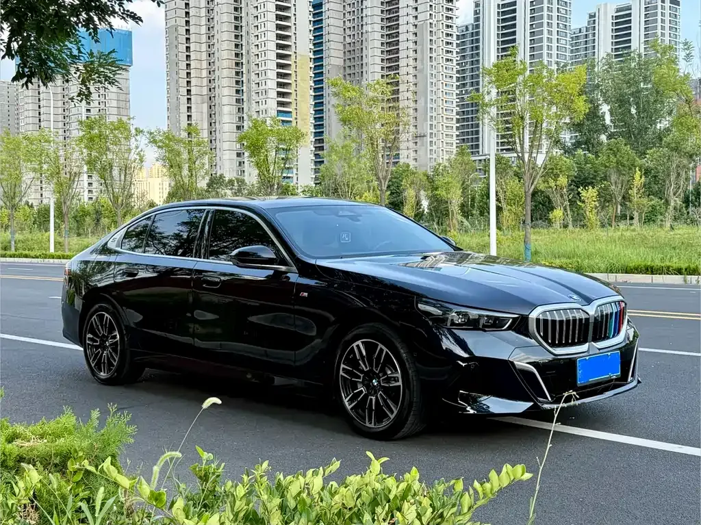 BMW 5 Series — фото 8