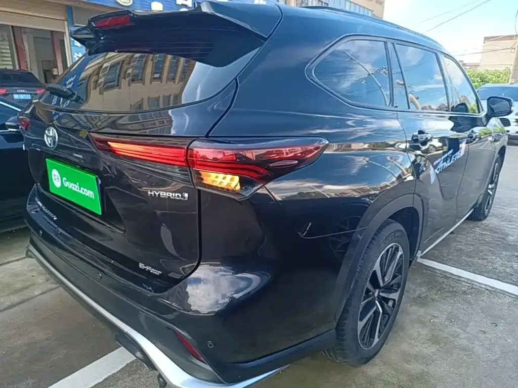Toyota Crown Kluger 2024 из CN, фото 6
