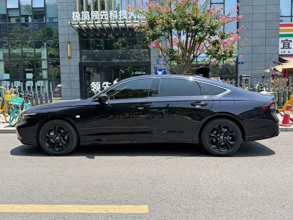 Honda Accord — фото 8
