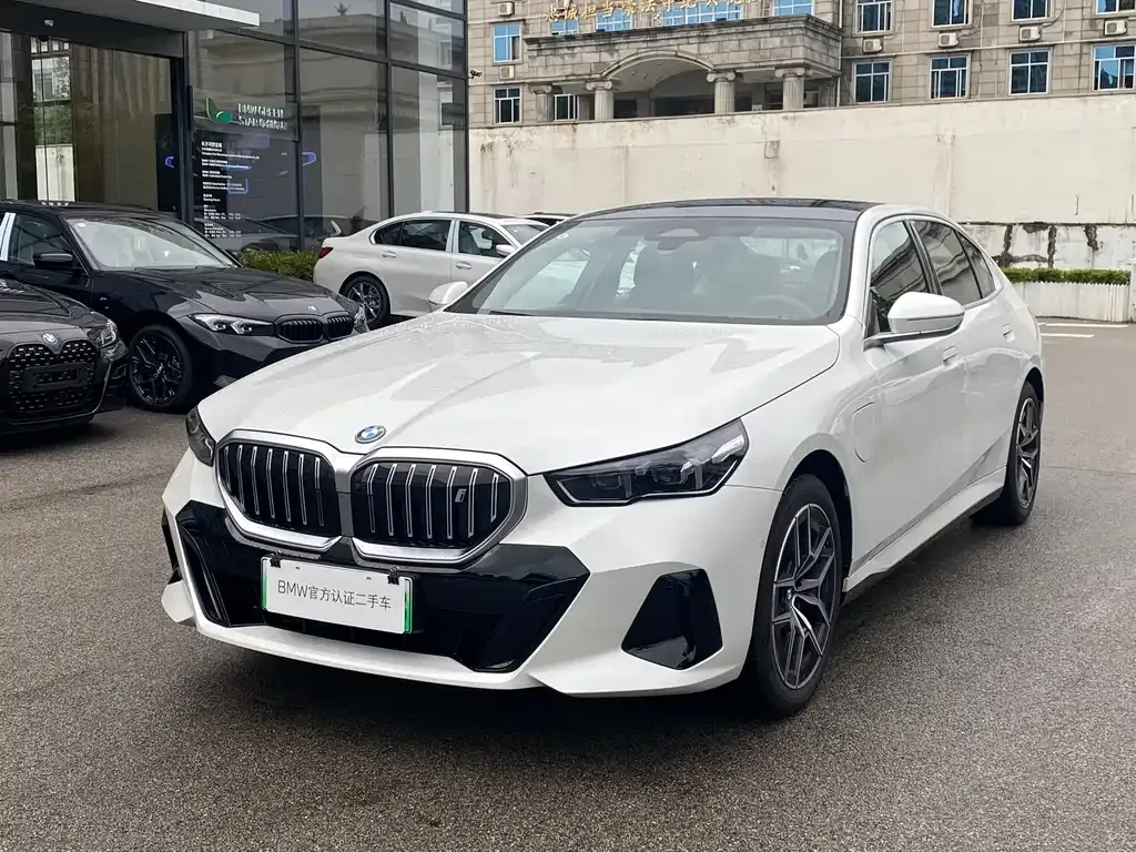 BMW i5 — фото 1