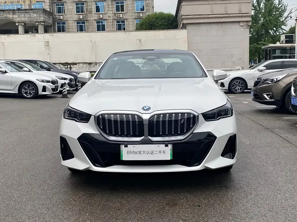 BMW i5 — фото 8