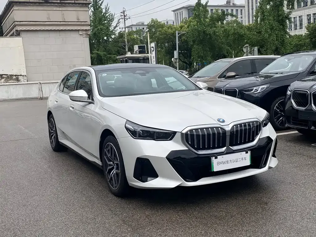 BMW i5 — фото 9