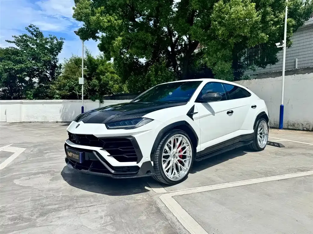 Lamborghini Urus — фото 1