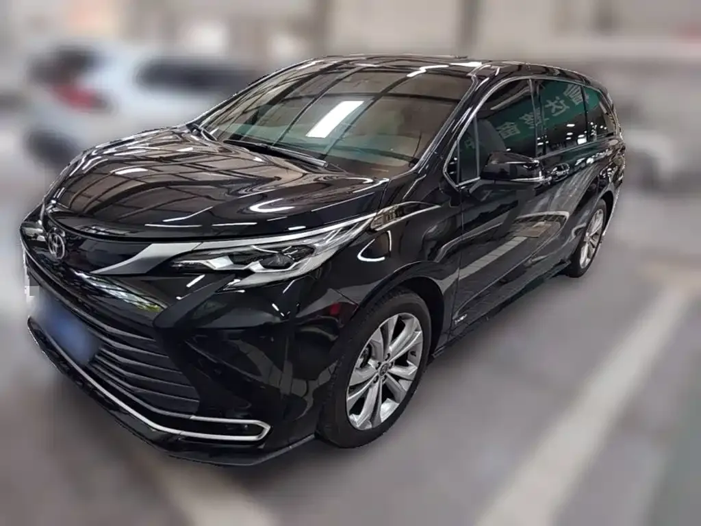 Toyota Sienna — фото 1