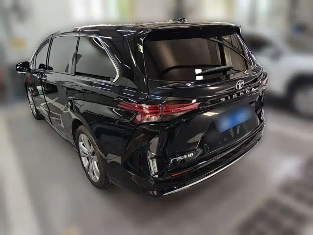 Toyota Sienna — фото 7