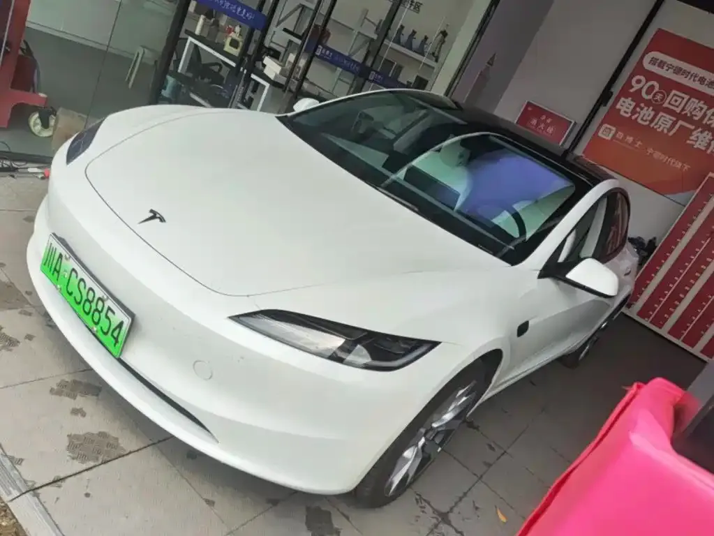 Tesla Model 3 — фото 1