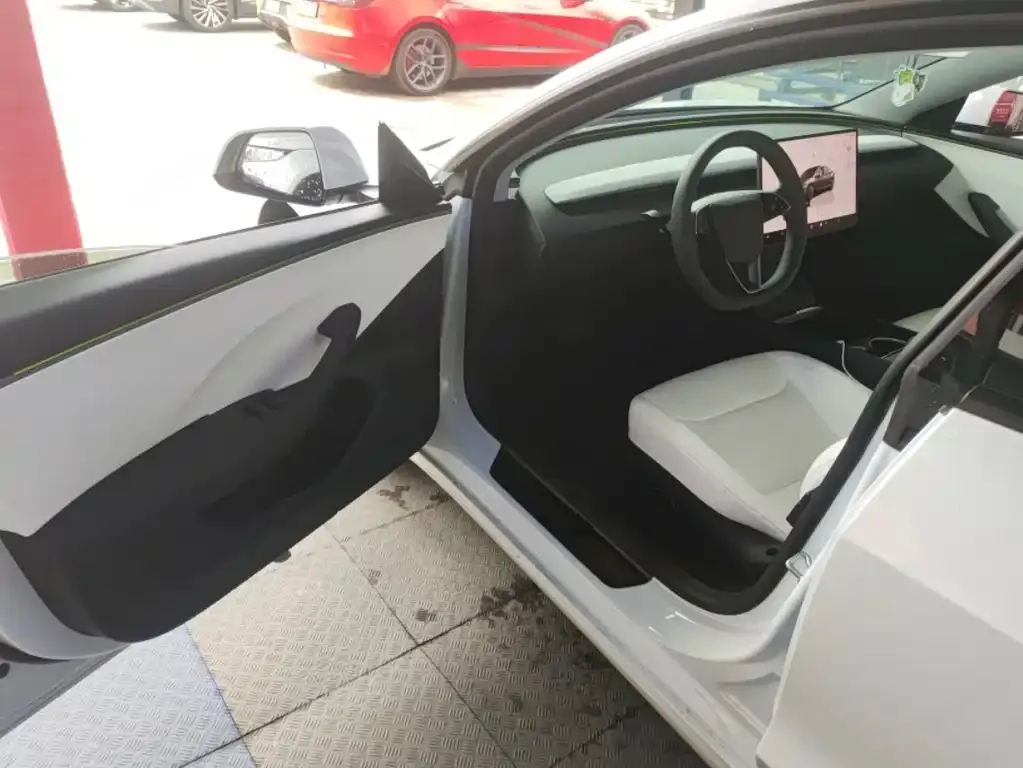 Tesla Model 3 — фото 3