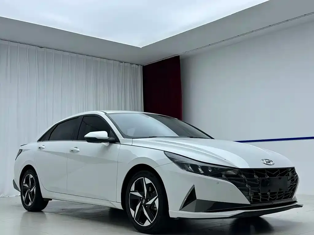 Hyundai Elantra — фото 2