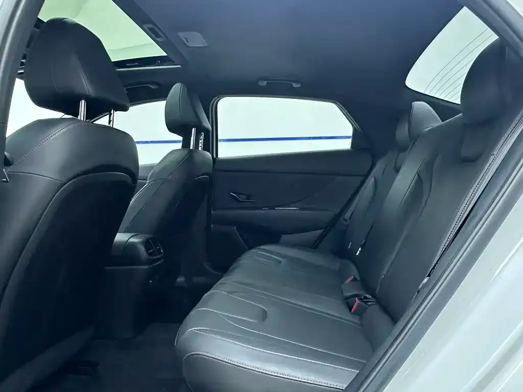 Hyundai Elantra — фото 10