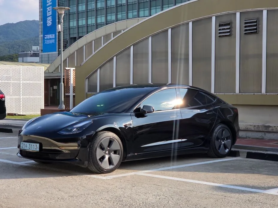Tesla Model 3 — фото 1