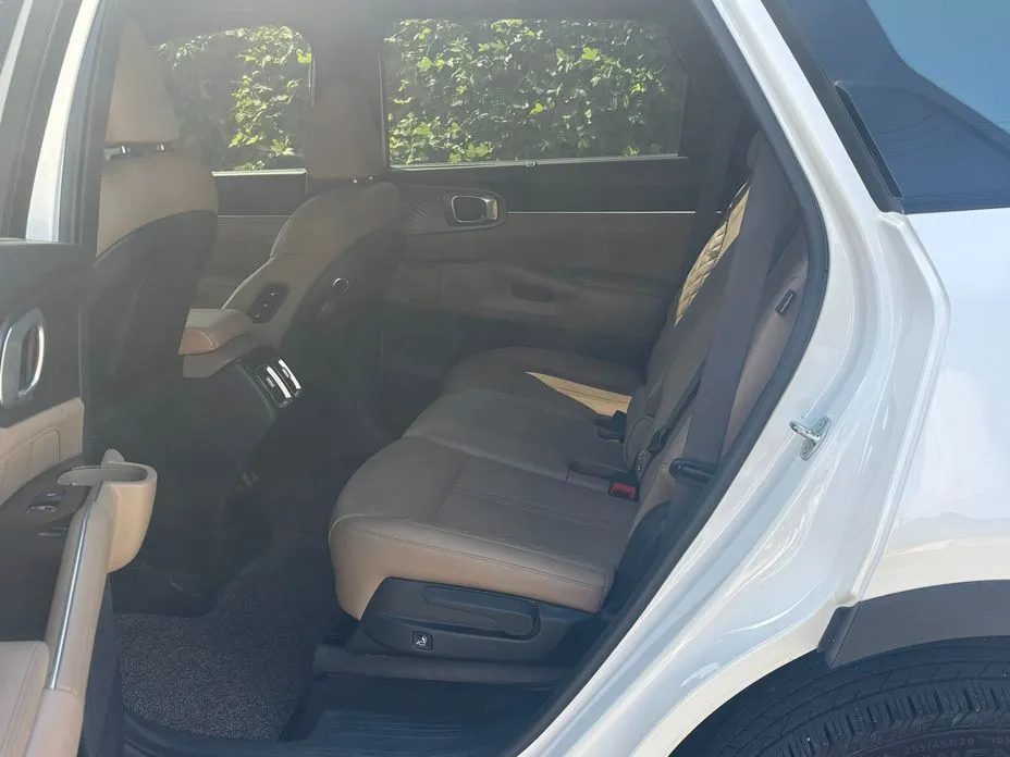 Kia Sorento — фото 5