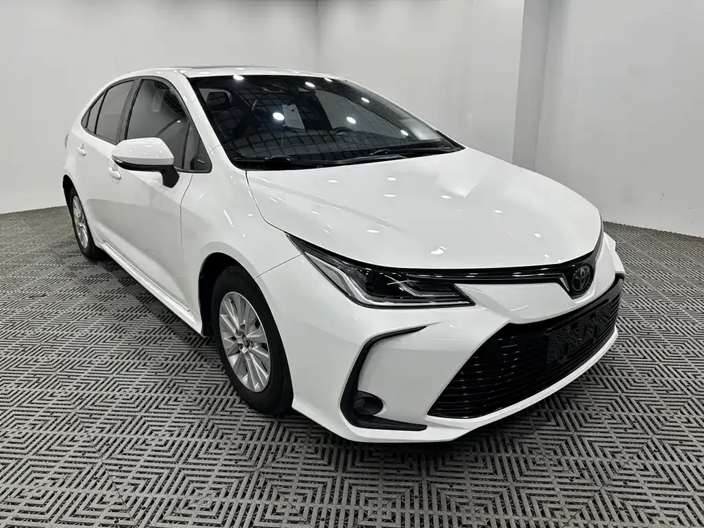 Toyota Corolla — фото 1