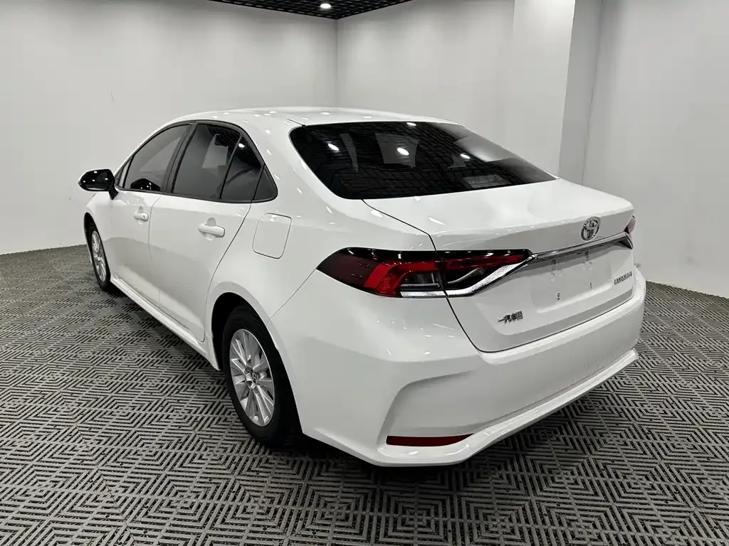 Toyota Corolla — фото 6