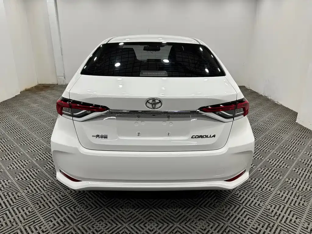 Toyota Corolla — фото 9