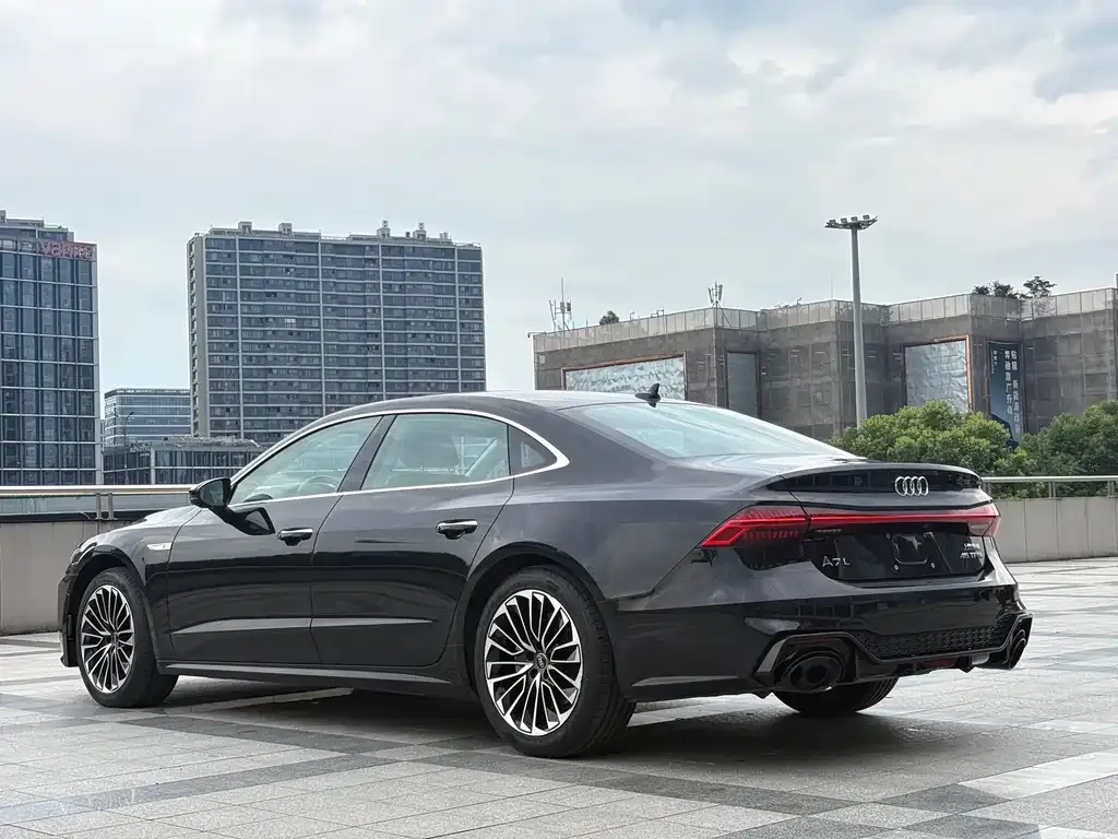 Audi A7L — фото 10