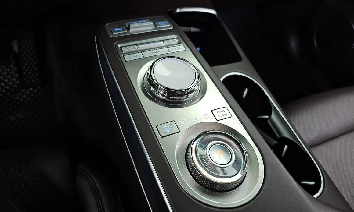 Genesis GV70 — фото 2