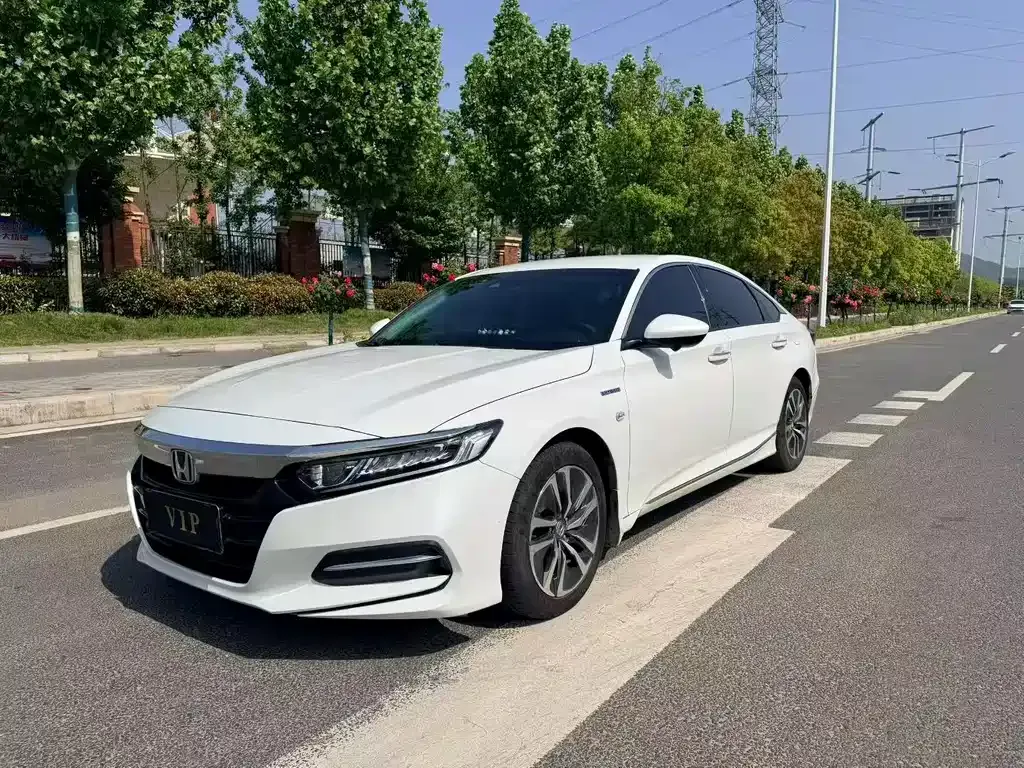 Honda Accord — фото 1
