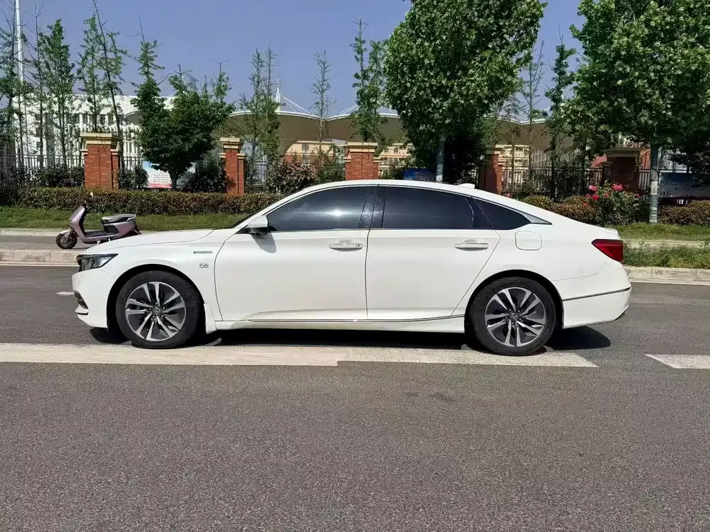 Honda Accord — фото 9