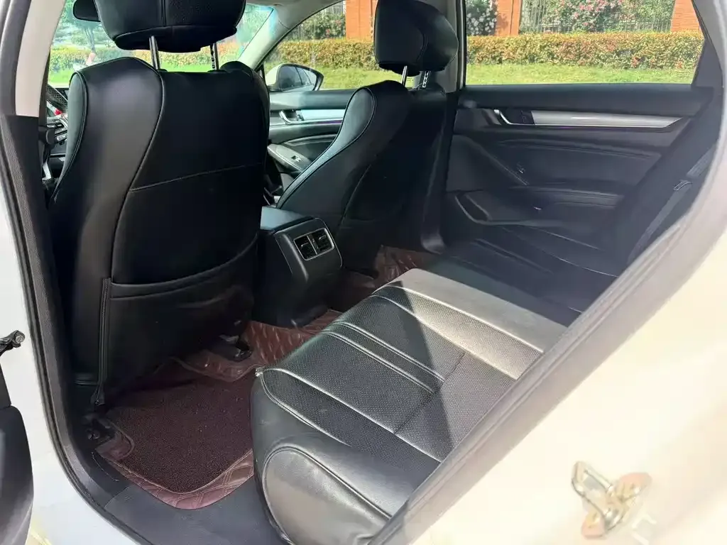 Honda Accord — фото 5